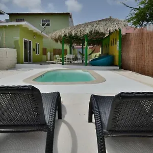 Hostal Pista Q And, Oranjestad